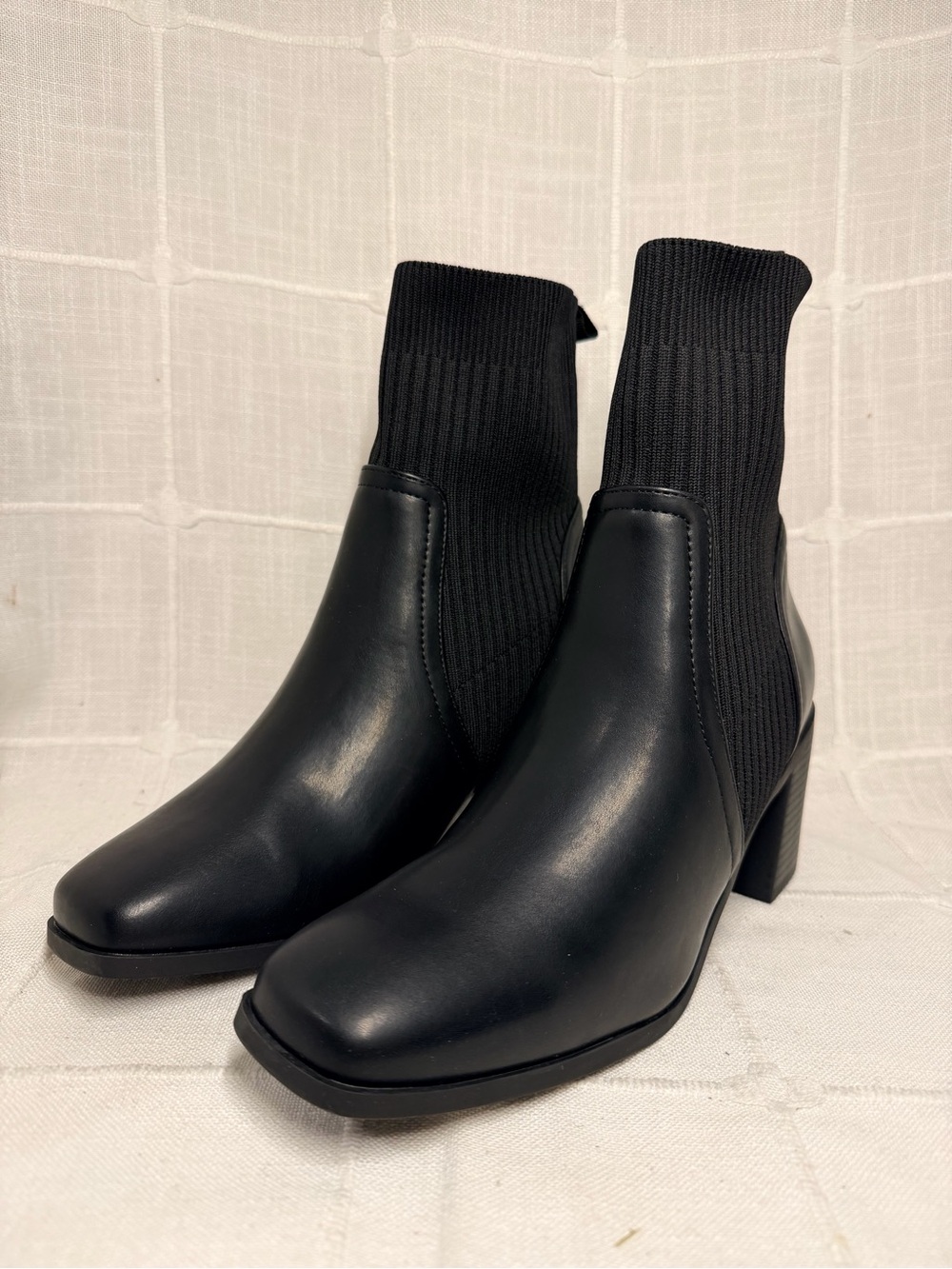 NWT Journee Collection Harlowe Black Chelsea Booties 7.5W